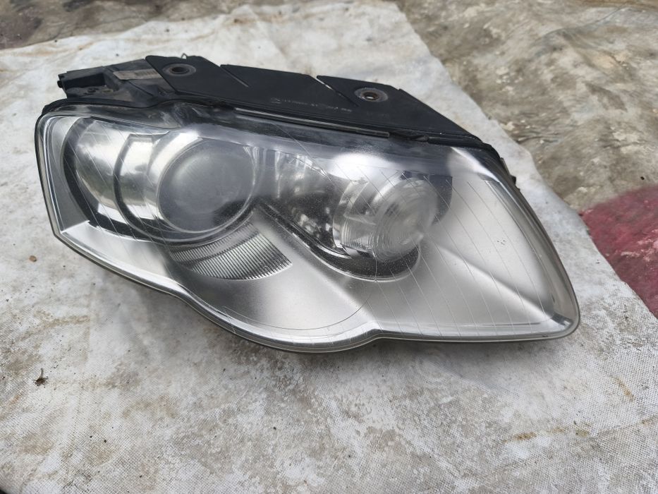 Far bixenon dreapta față Volkswagen Passat B6 2005-2010 3C0941752G