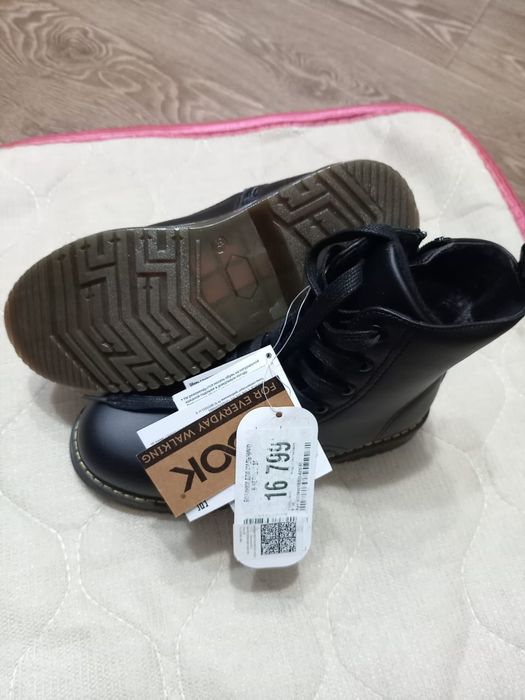 Ботинка новый осенный.