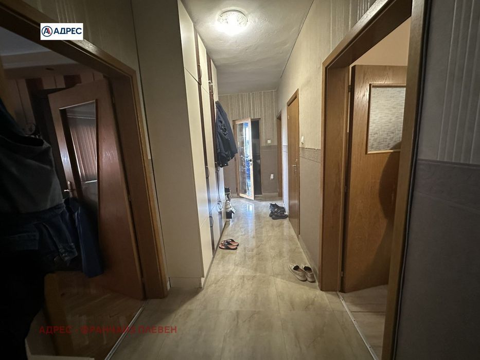 Продава се Тристаен апартамент в Плевен, 9-ти квартал - 97 кв.м за 2031 €/кв.м - Снимка #10