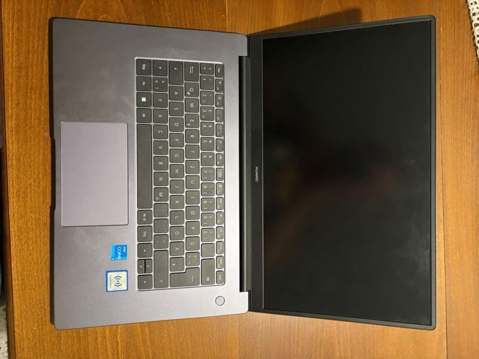 Продавам: Лаптоп Huawei MateBook D 15 (Intel Core i3)