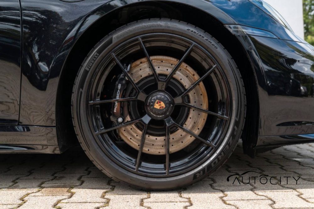 Porsche 911 Carrera 4 gts