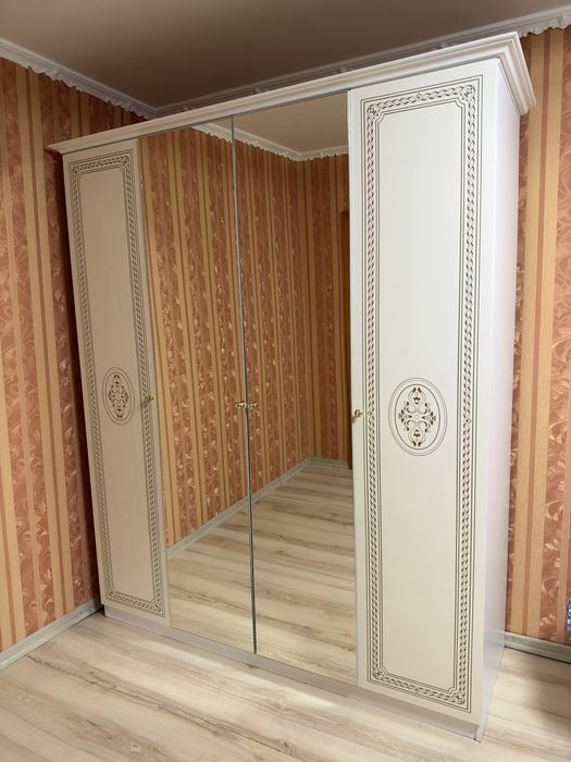 Продается спальный гарнитур