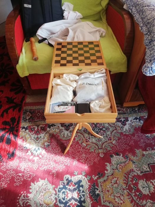 Masă de șah, table