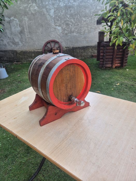 Butoi de stejar. Aproximativ 10-12 l.