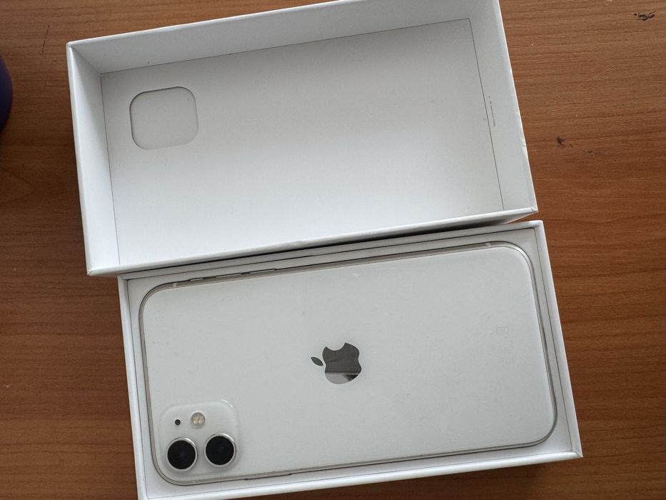 Продам iphone 11 64 г