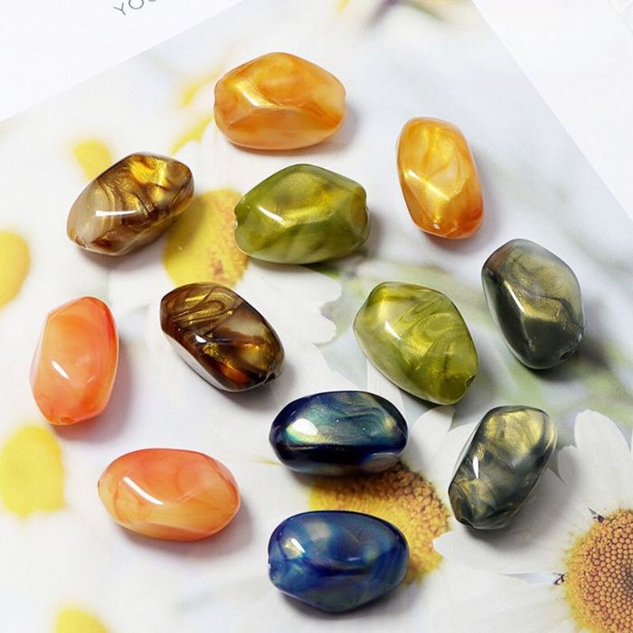 Ремешок из бусин для телефона