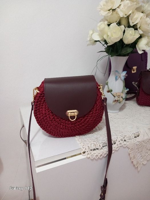 Genți croșetate in combinație de piele naturala