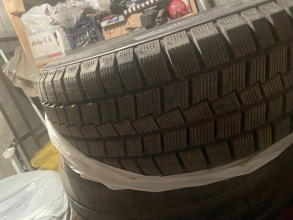 Продаю а авто шины 215/55/17