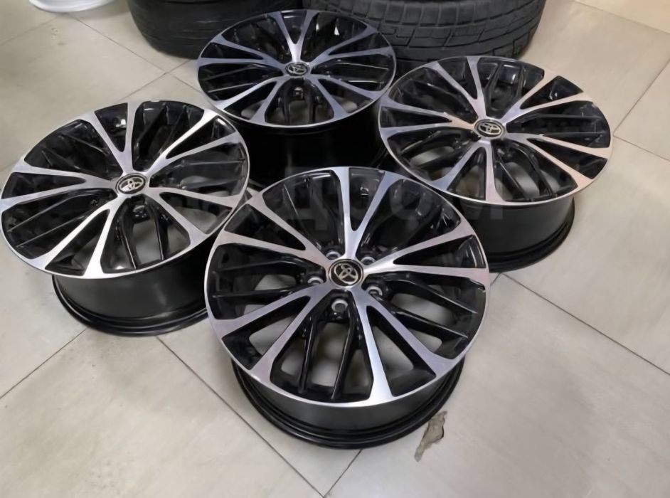 Диска на Камри 70 чёрные