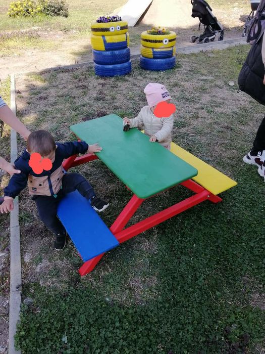 Маса с две пейки за деца