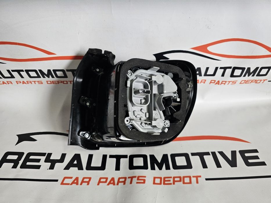 Stop stanga Jeep Renegade dupa 2014 cod 52109473SX