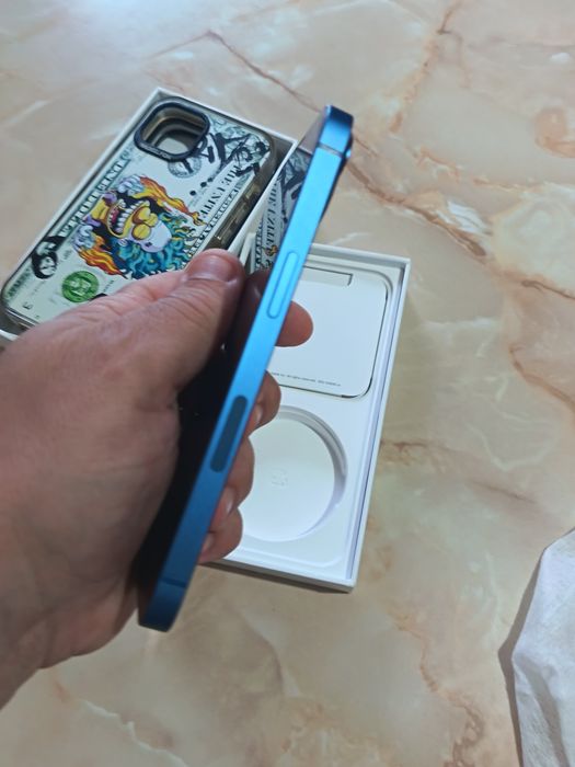 Vand iphone 13  de 128g cu gevey
