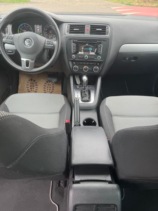 VW Jetta Hybrid E