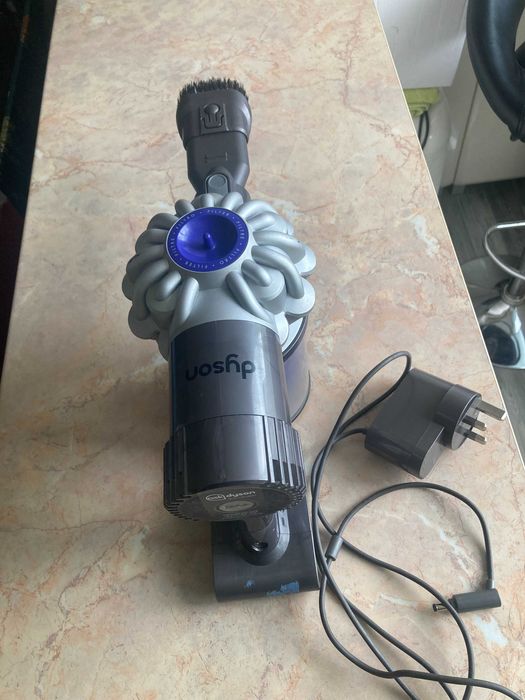 Акомулаторна прахосмукачка DYSON DC-06
