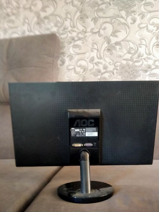 Монитор Aoc, с проводами в комплекте кабель монитора и вга