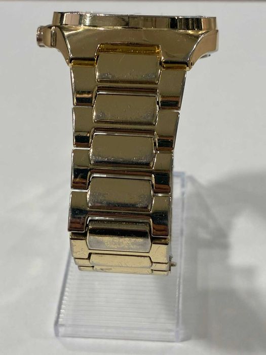 Часовник Perry Ellis