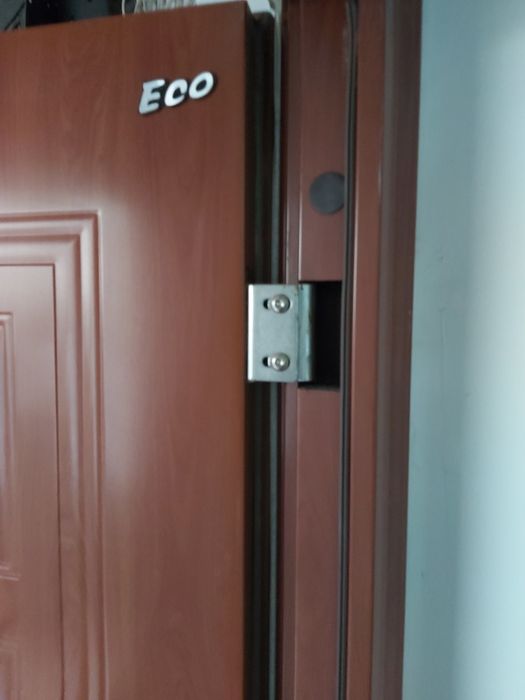 Vând urgent ușa de metal intrare în apartament in Cluj-Napoca