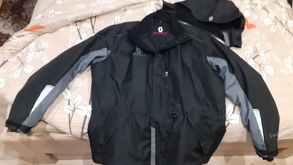 Продавам  зимно яке SKOTT