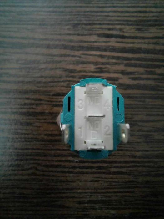 Butoane metalice cu LED la 230V