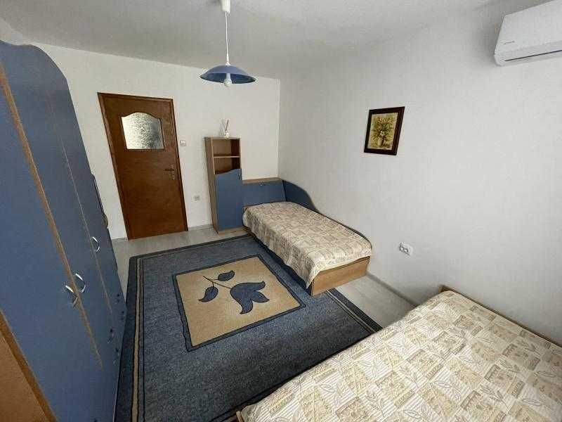 Дава се под наем Тристаен апартамент в Бургас, Център - 80 кв.м за 433.5 € - Снимка #7