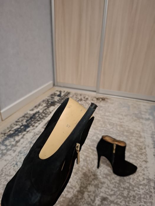 Ботильон чёрный продаётся