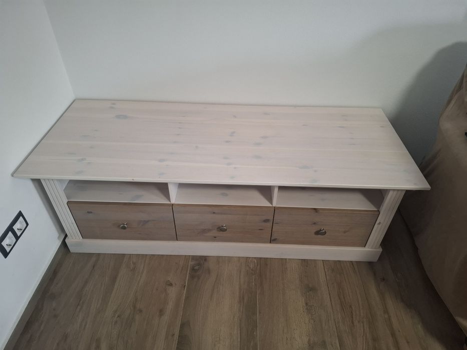 Comoda cu sertare din lemn masiv