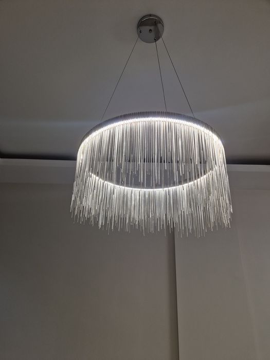 Продам люстру цепочка