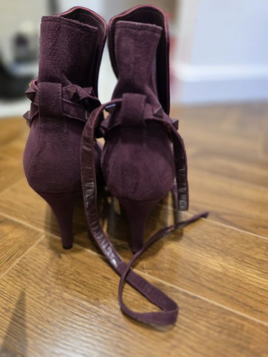 Срочно продам женские ботиночки. Италия. VALENTINO.