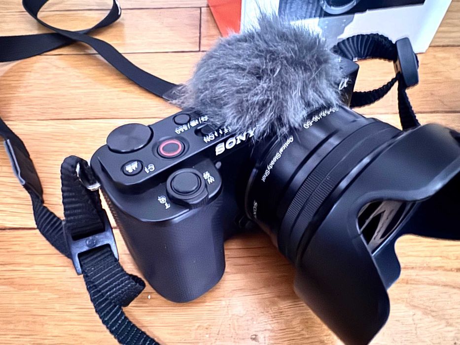 Sony ZV-E10 + 16-50mm + Sigma 16mm F1.4 | Sony E