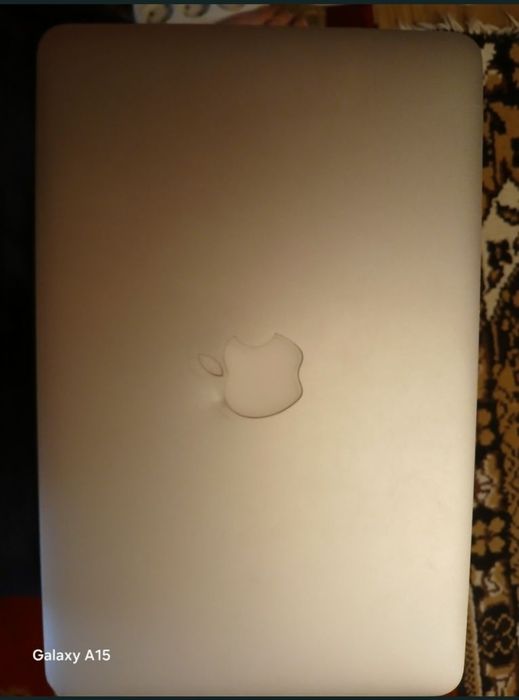 Vand macbook air de piese