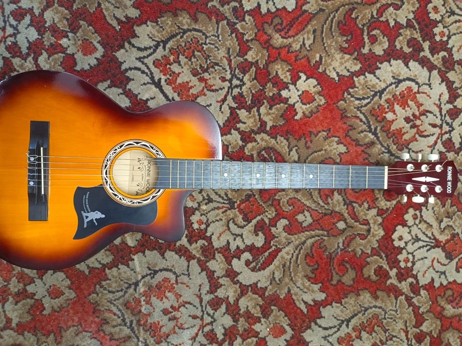 Продам гитару за 15000