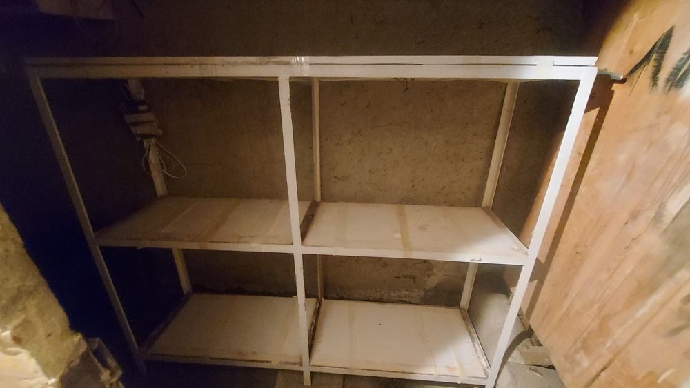 Продавам стелаж с 5 аквариума +капаци, грунд и малко техника