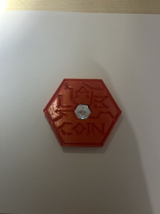 Два лабкойна от 2023 и 2024.