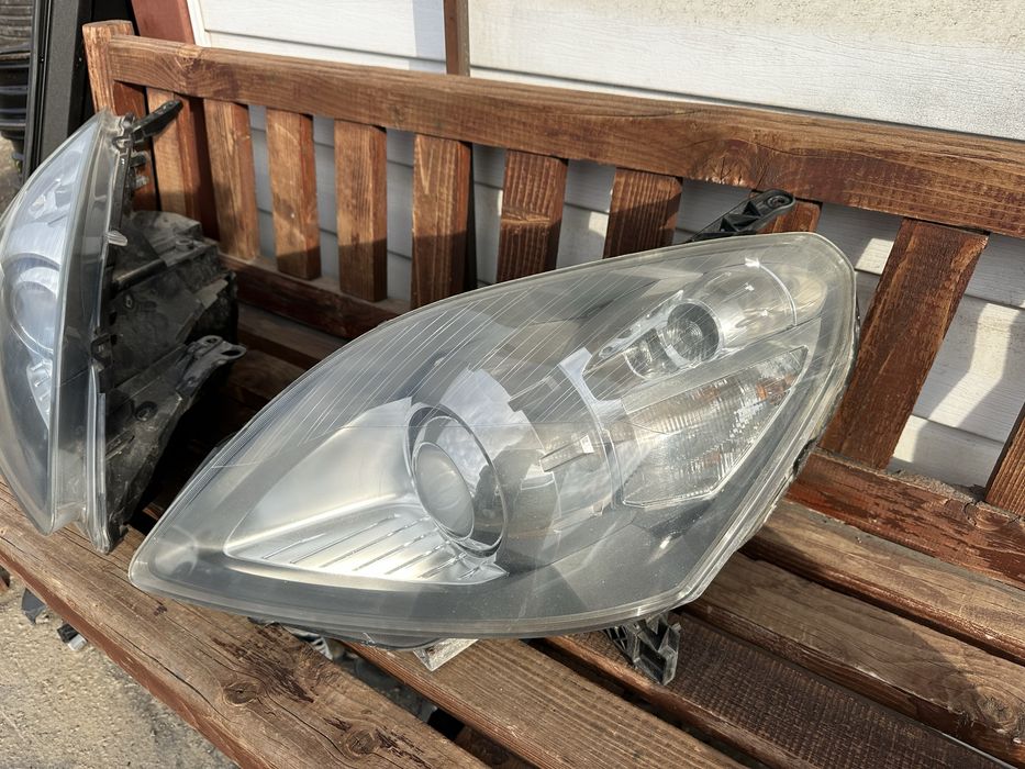 Фар/Фарове Xenon за Опел Зафира B