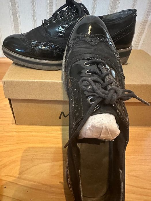 Ботинки и лоферы 38р