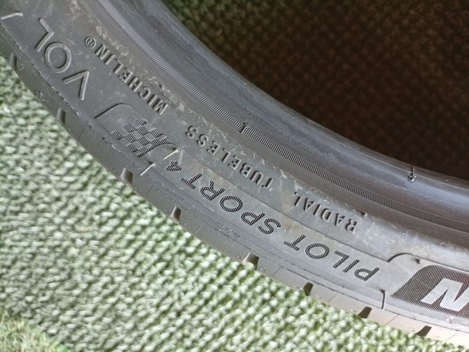 245 35 20 Michelin o bucată