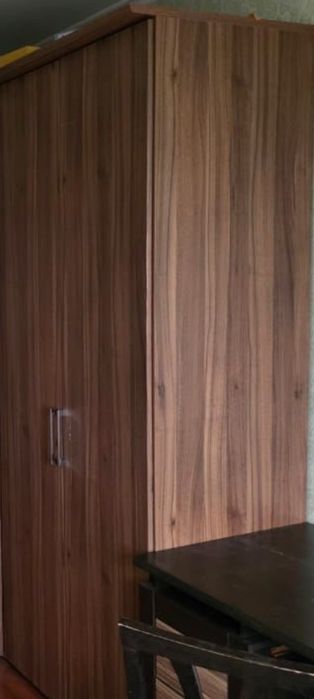 Шкаф для одежды большой.