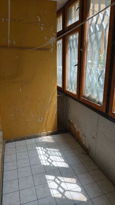 Тристаен апартамент между училище и Кооперативния пазар в Люлин