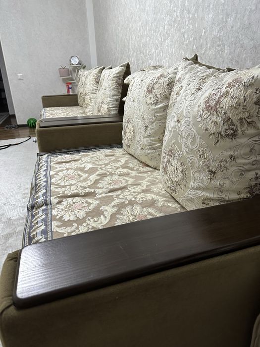 Продам диван с софой.