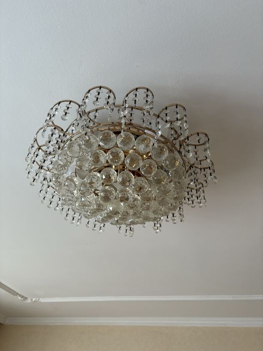 Люстра в хорошем состояние