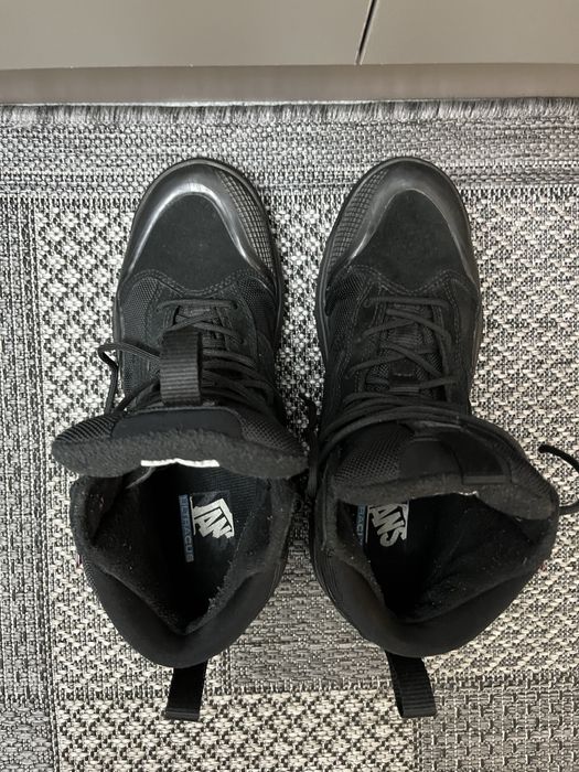 Продаю зимние ботинки Vans