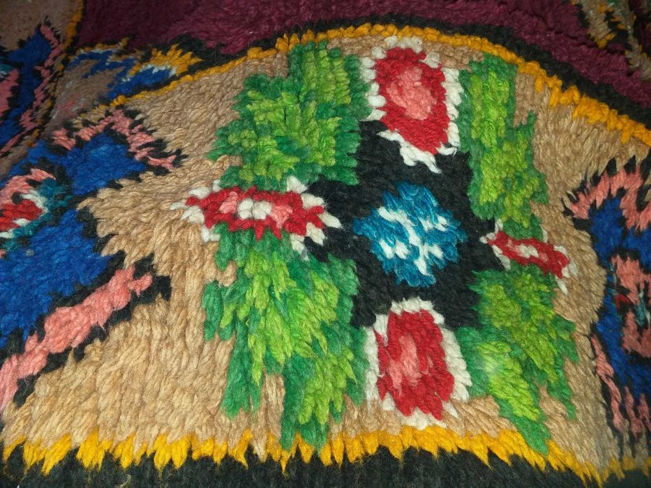 Китеник за спалня, вълнен с дълъг косъм + Ръчно плетено мильо