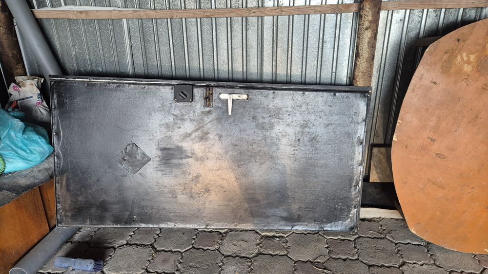 Продам железную дверь