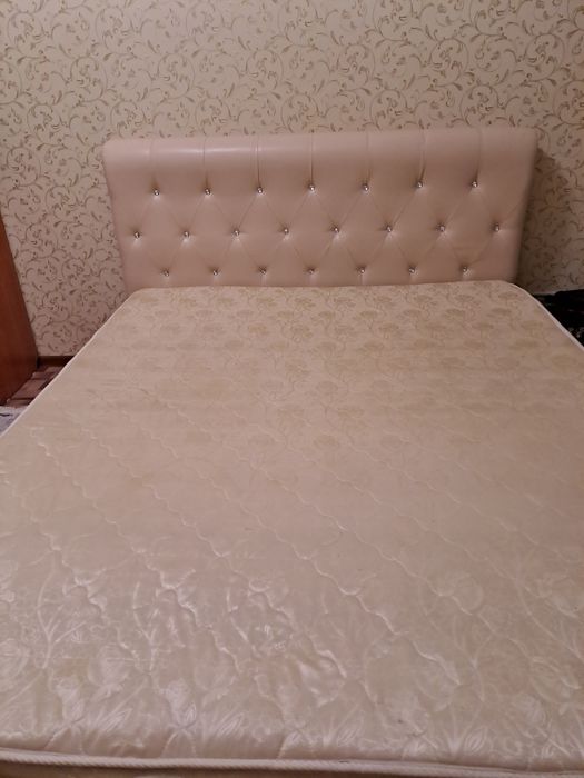 Продам кровать двуспальная.