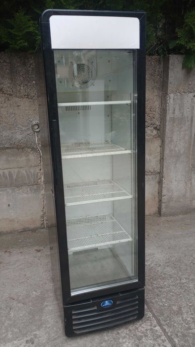 Продавам хл. витрина