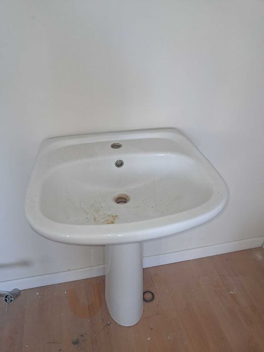 Продам раковину б/у Topravit