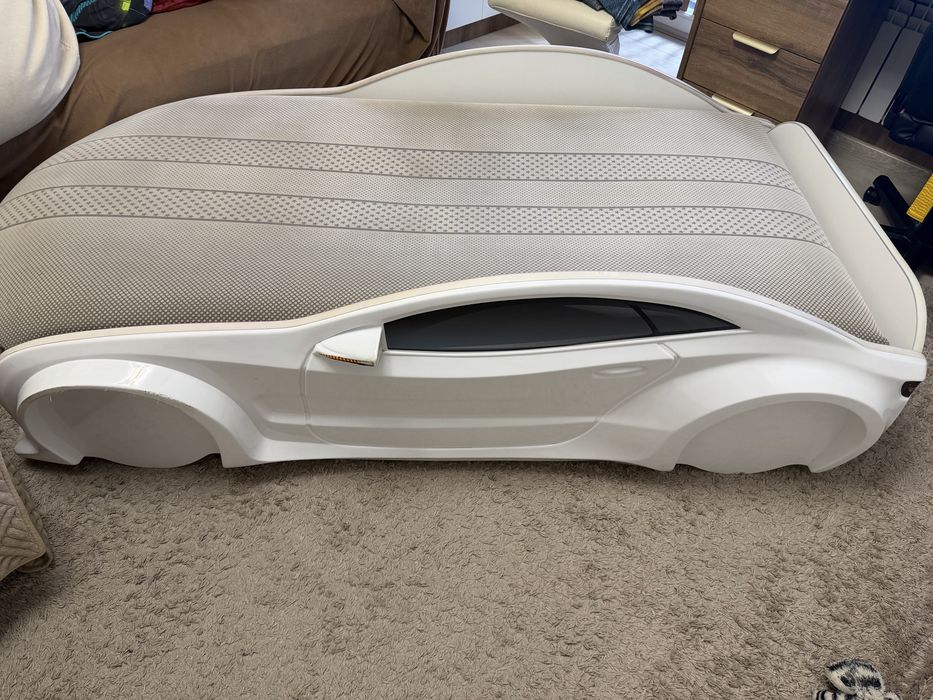 Кровать-машинка детская