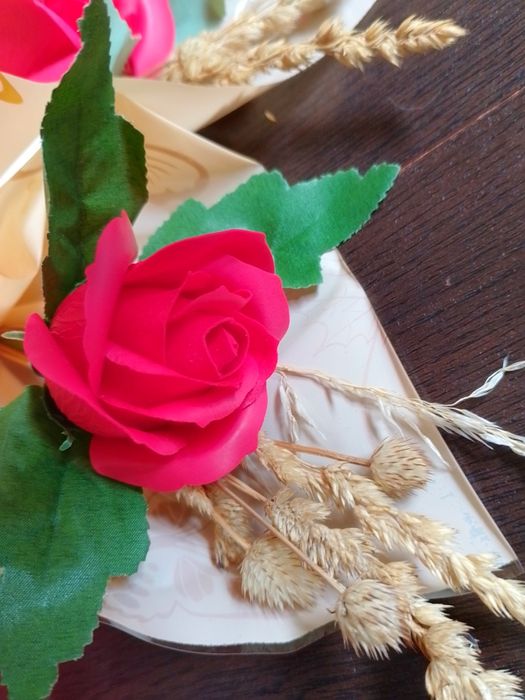 Букетче със сапунена роза