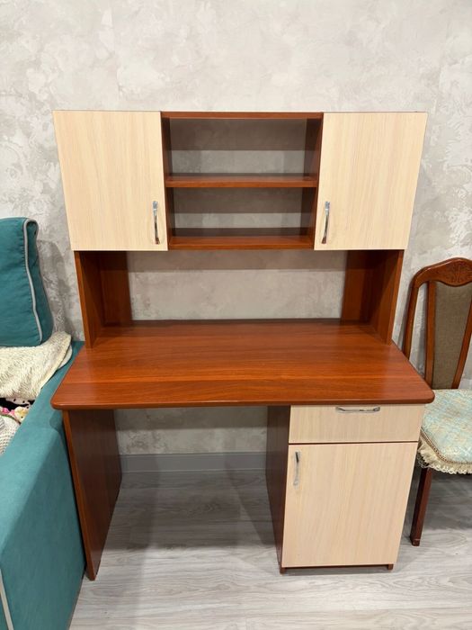 Продам. Парта в хорошем состоянии