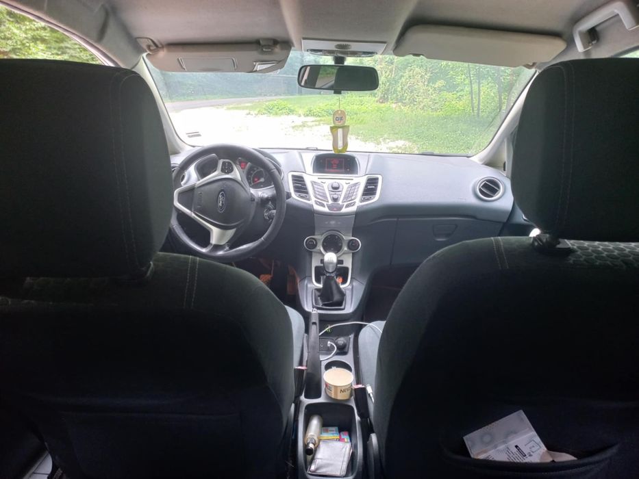 Vând Ford fiesta 1.4